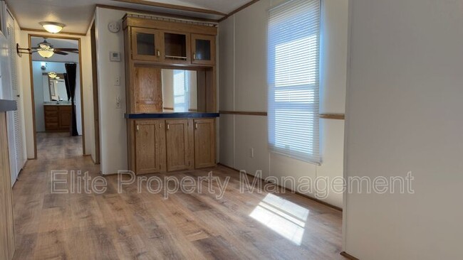 Building Photo - 98 E Byrd Dr