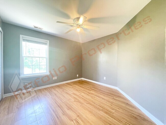 Building Photo - Lovely 4 Bedroom, 2.5 Bath Home w/ 2-Car G...