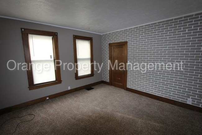 Building Photo - GIFFORD PARK-1/2 OFF 1ST MONTHS RENT!