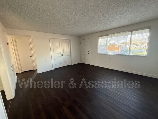 Building Photo - 546 E 450 S