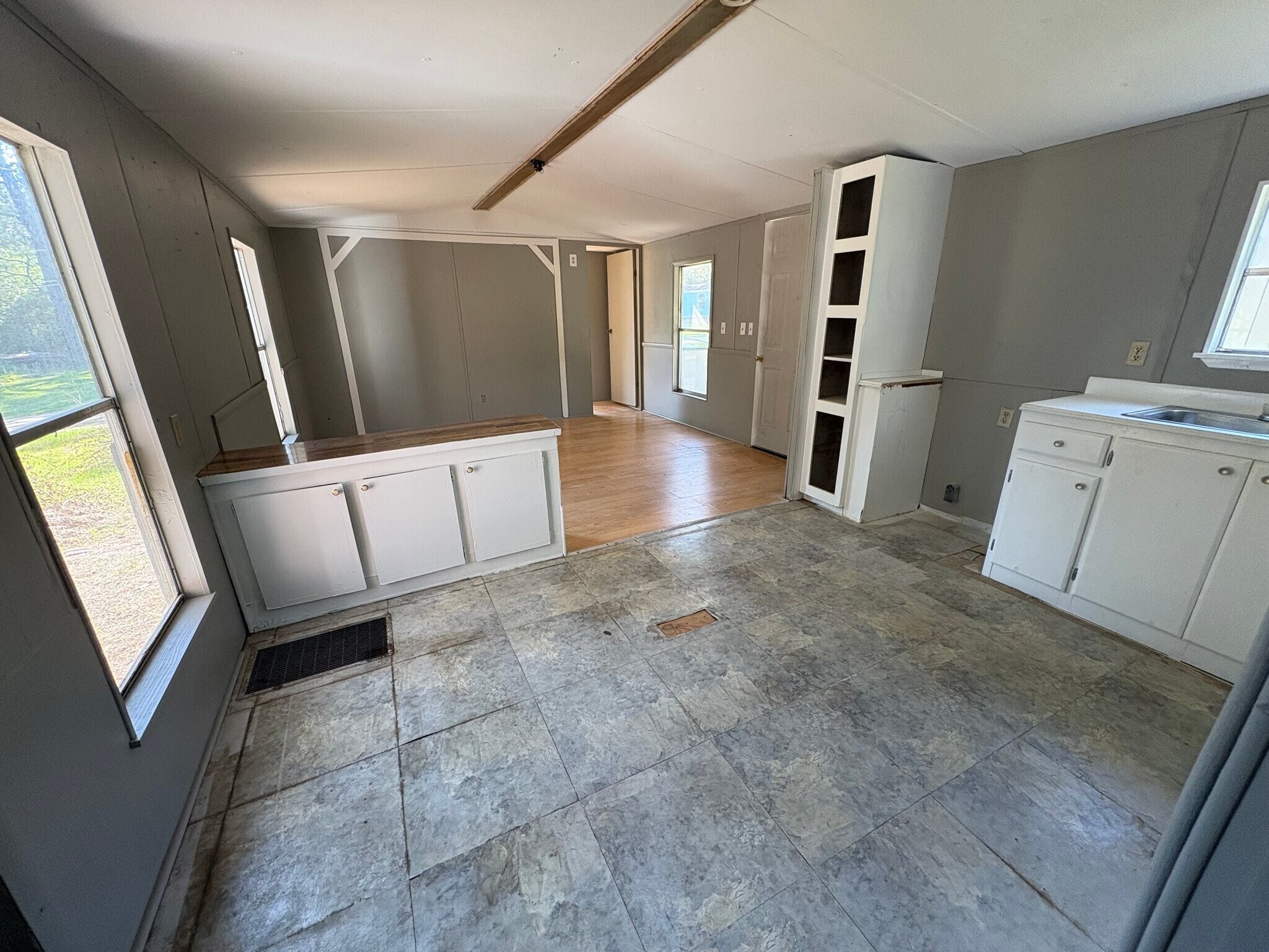 Building Photo - 139 Landing Ln