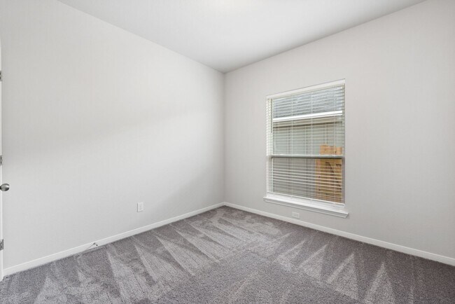 Building Photo - Modern 4-Bedroom, 2-Bath Home in Troy – Be...