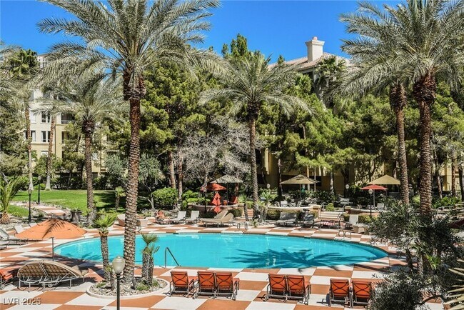 Building Photo - 220 E Flamingo Rd