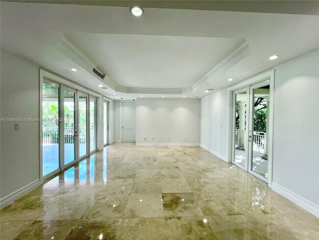 Building Photo - 573 Satinwood Dr