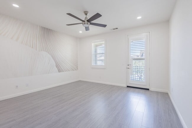 Building Photo - 16220 Retreat Ct