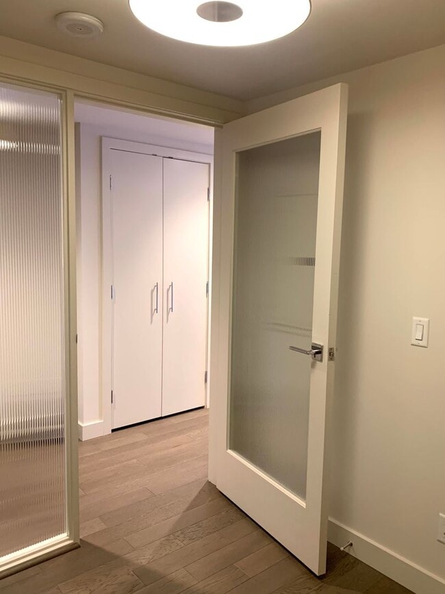 Building Photo - Insignia Condominium ~ Belltown/South Lake...