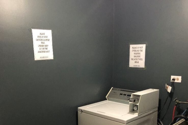 Shared Laundry Room - 9608 N Greenwood Ave