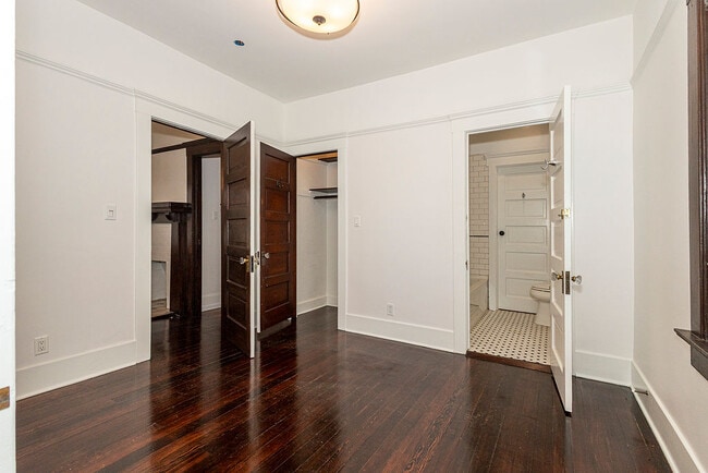 Building Photo - 1616 Bridge St