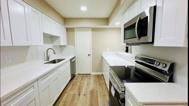 Building Photo - 4030 Belle Park Dr