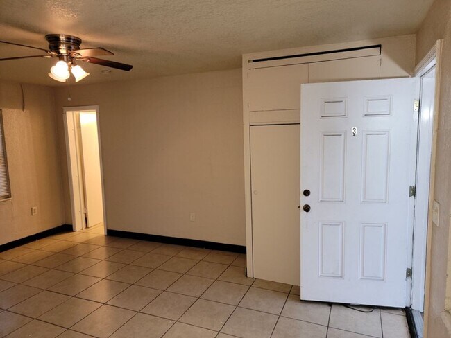 Building Photo - Studio Apartment for rent!