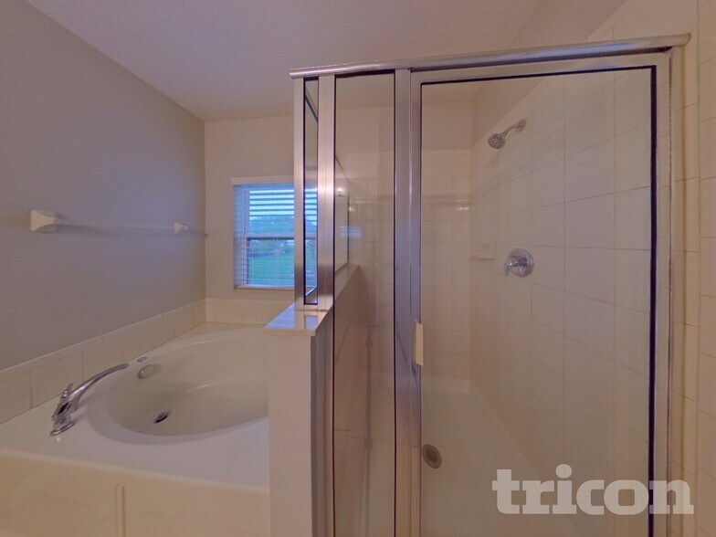 Building Photo - 4925 Rockvale Dr