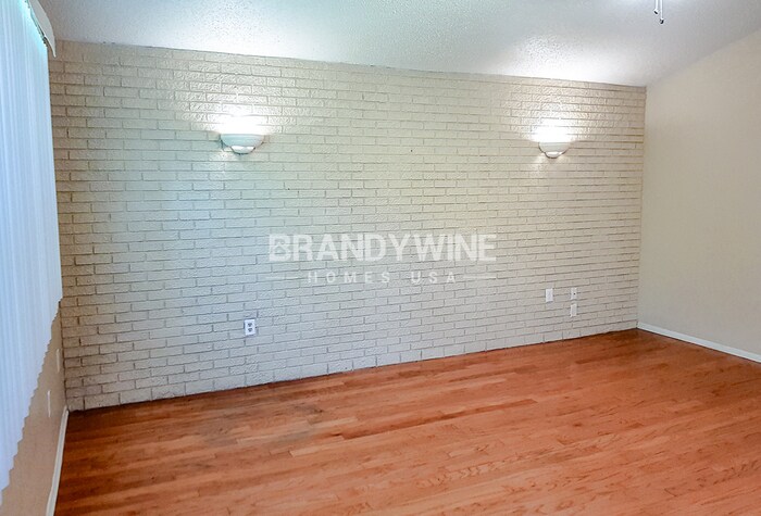 Building Photo - 7755 Tanglewood Dr