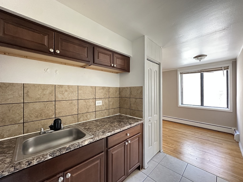 Building Photo - 1515 W Morse Ave