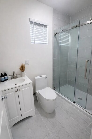 Building Photo - 9148 Columbus Ave