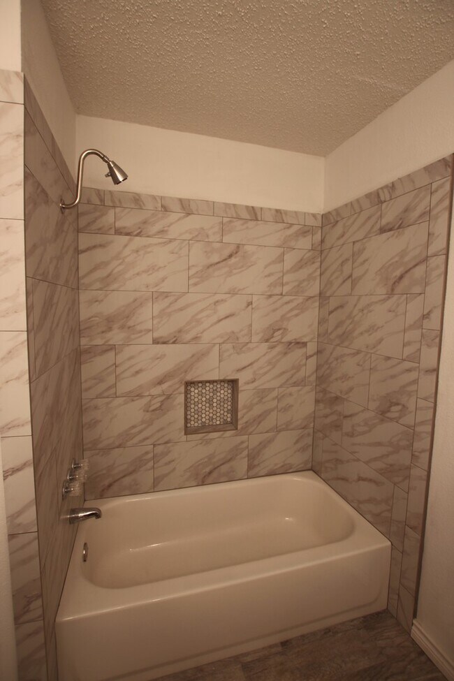 Building Photo - Coming Soon: Stunning 2 bedroom, 2 bath home in Whitehouse ISD!