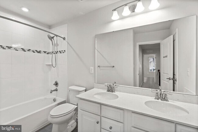 Building Photo - 311 Sunrise Ct