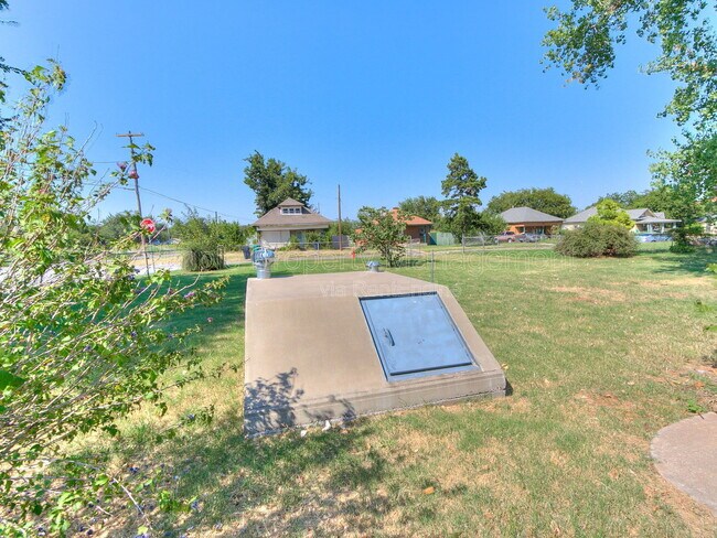 Building Photo - 9706 N Garnett Dr