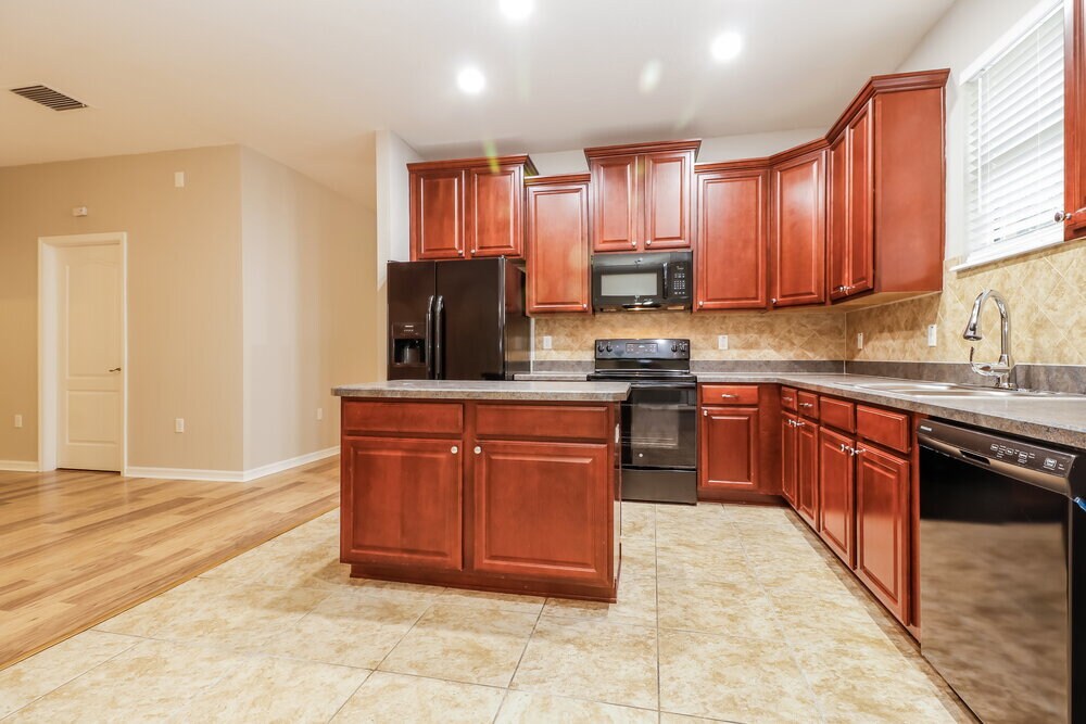 Building Photo - 11832 Colony Lakes Blvd