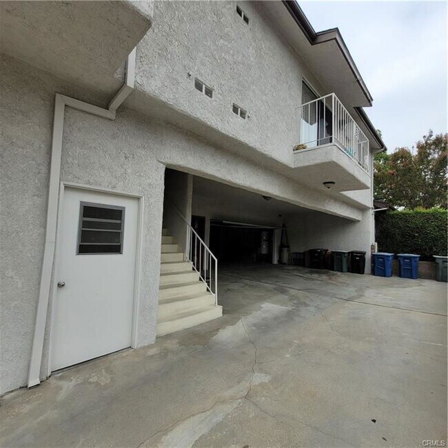 Building Photo - 303 S Kenneth Rd