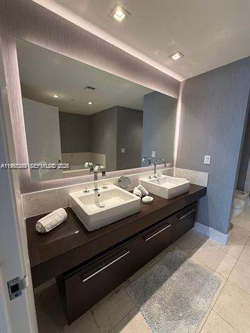 Building Photo - 17121 Collins Ave