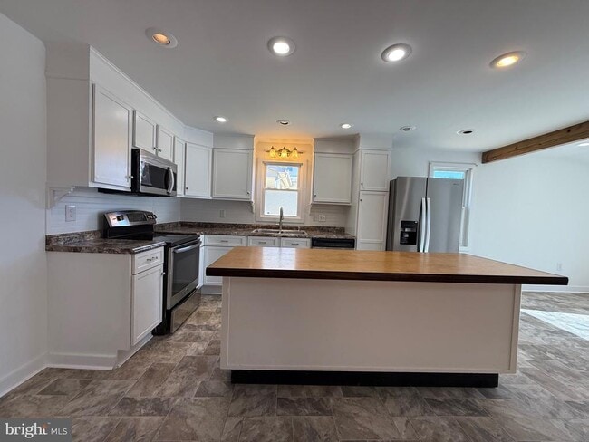 Building Photo - 820 Ridgeview Rd