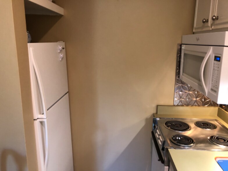 Building Photo - 109 Lakeside Villa