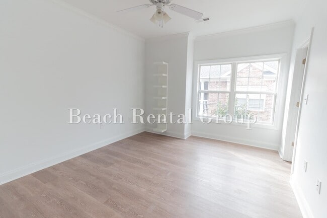 Building Photo - 2029 Silvercrest Dr