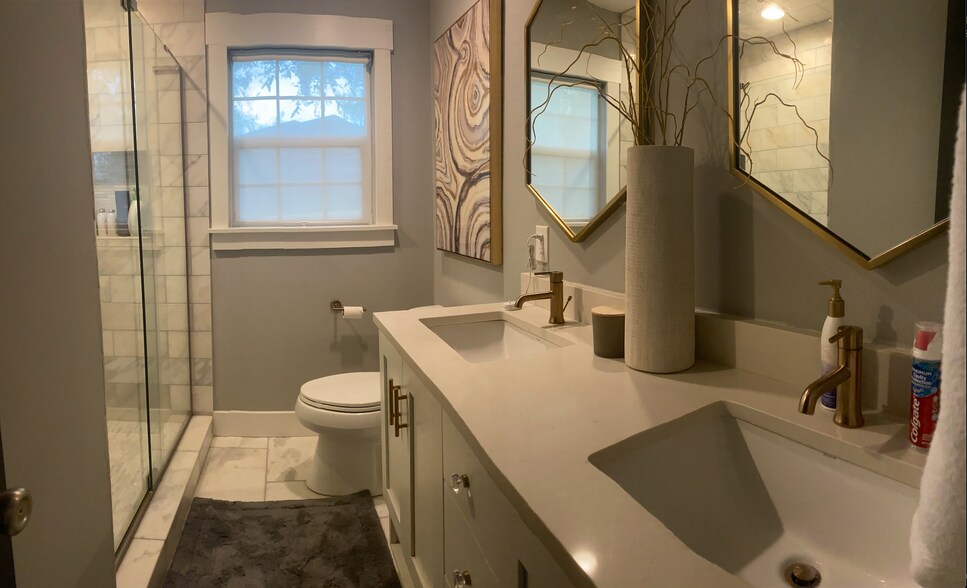 Bathroom - 2802 W 45th St