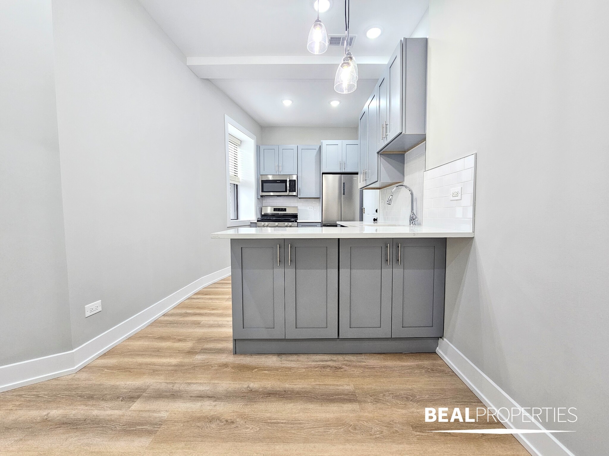 Building Photo - 428 W Belden Ave