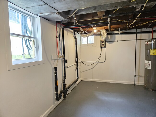 Building Photo - 1133 N Hayes Ave