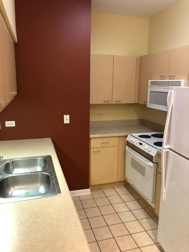 Kitchen - 1236 Chicago Ave