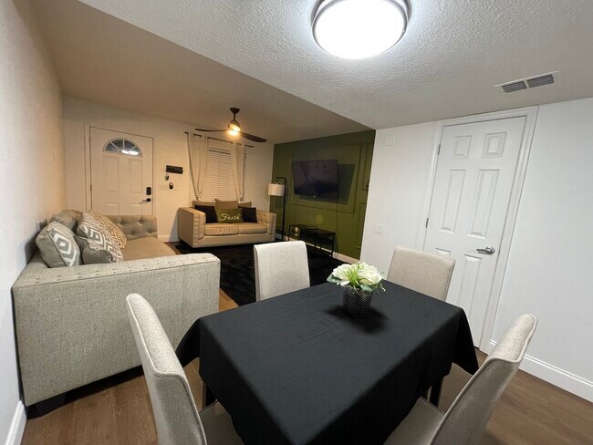 Building Photo - 2105 Fletchers Point Cir
