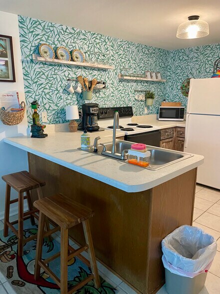 Building Photo - 6850 Blue Heron Blvd