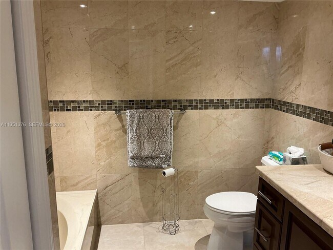 Building Photo - 400 Leslie Dr