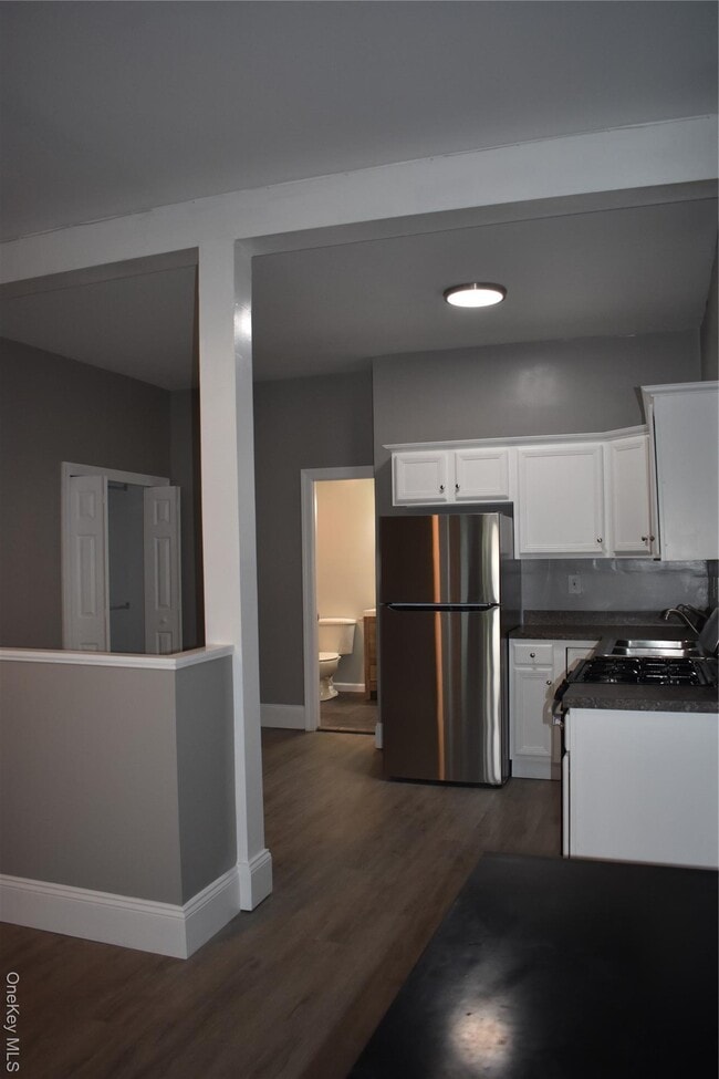 Building Photo - 30 Willow Rd