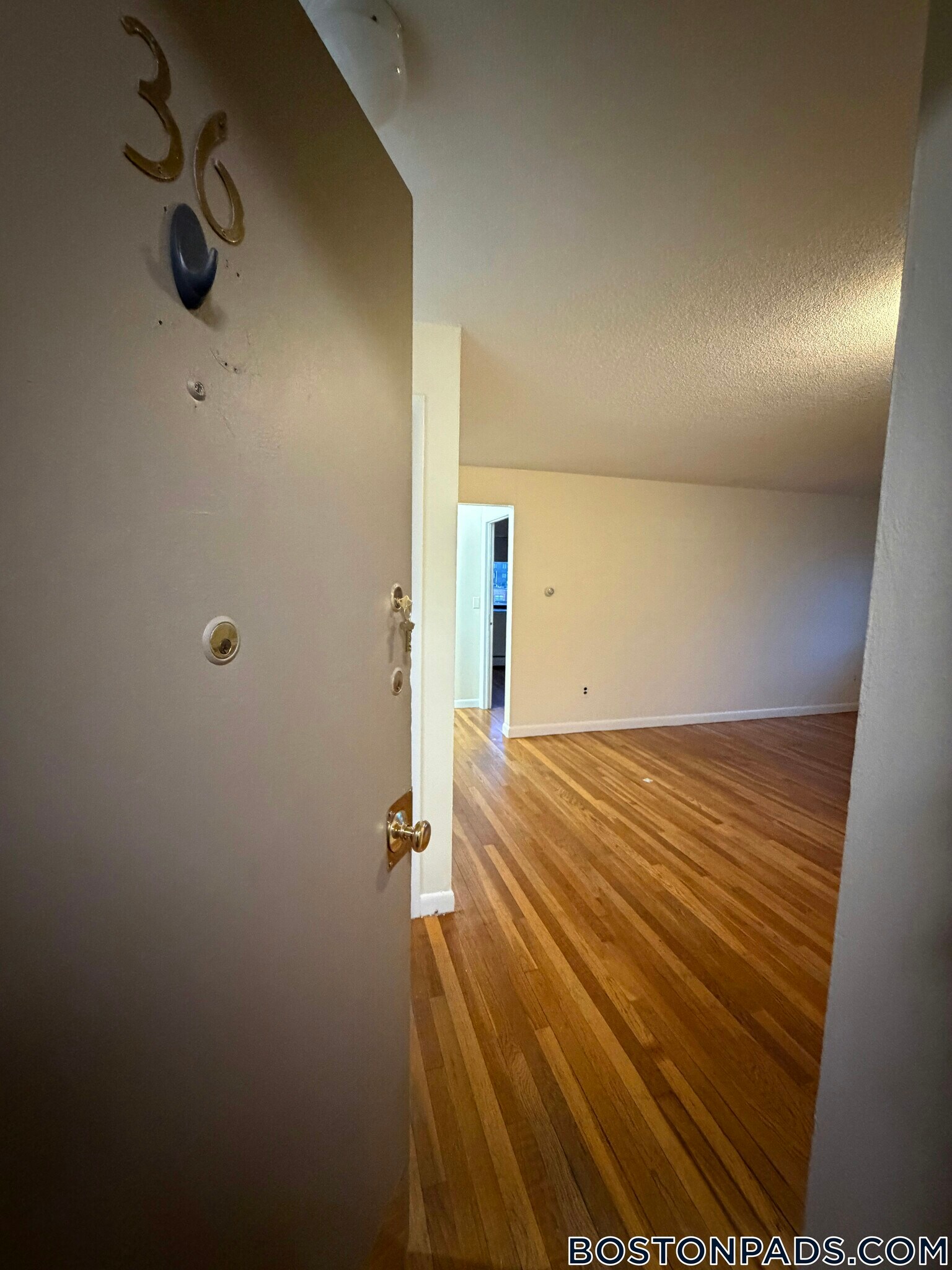 Building Photo - 122 Dustin St