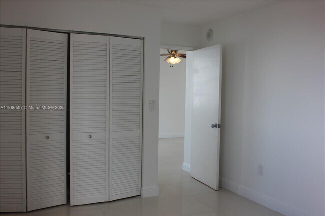 Building Photo - 800 N Miami Ave
