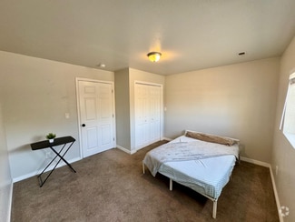 Building Photo - 546 E Delno Dr