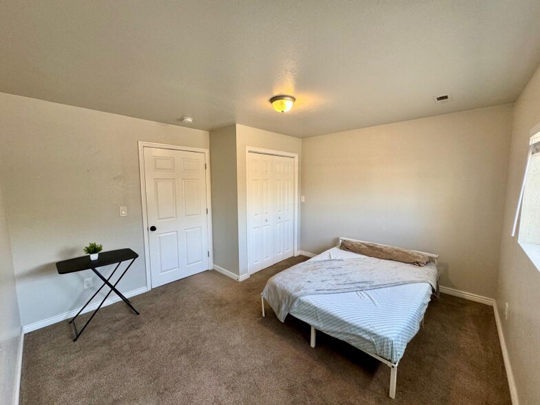 Primary Photo - 546 E Delno Dr