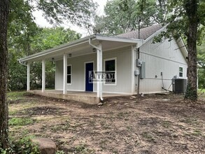 Building Photo - Cute 2 Bed 1 Bath home for rent!