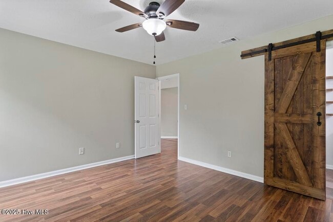 Building Photo - 122 Silver Leaf Dr