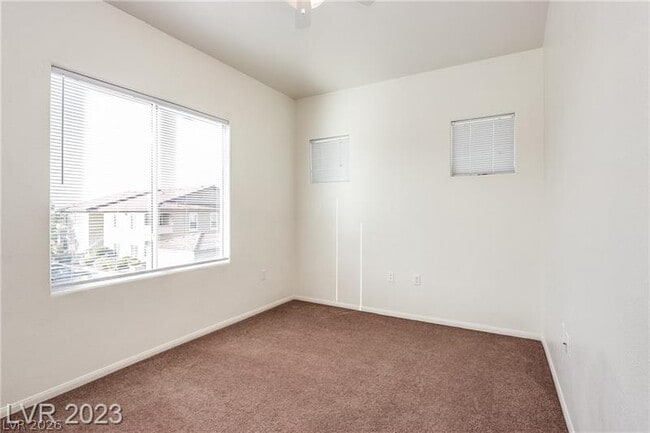 Building Photo - 2305 W Horizon Ridge Pkwy