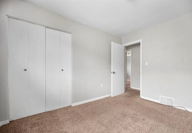 Building Photo - 4672 Hillside Ave