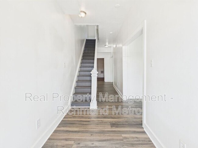 Building Photo - 1610 N 28th St