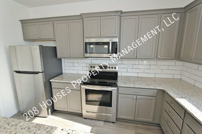 Building Photo - Modern townhouse in a Cozy Community. 50% ...