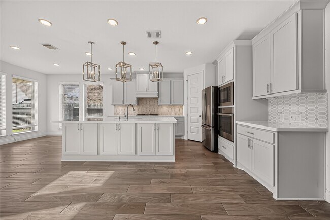 Building Photo - 25109 Pinebrook Grove Ln