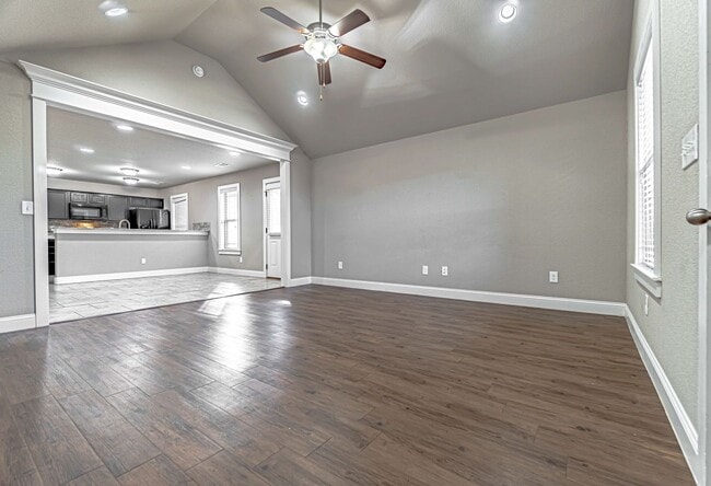 Building Photo - Perfect Bentonville Home!