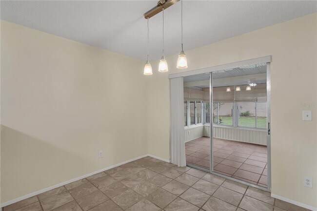 Building Photo - 10444 Kingbrook Ln