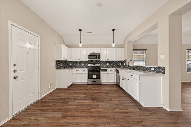 Building Photo - 9418 Belleclaire Ln