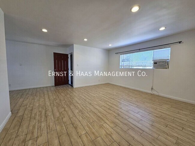 Building Photo - 2660 E 19th St